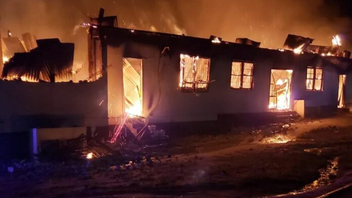 Al menos 14 estudiantes mueren al incendiarse una residencia universitaria en Irak