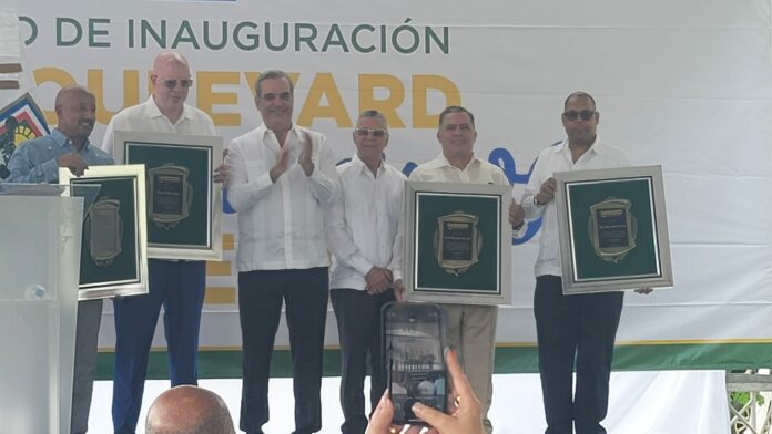 Alcalde de Lawrence agradece reconocimiento hecho por autoridades de Santo Domingo Este