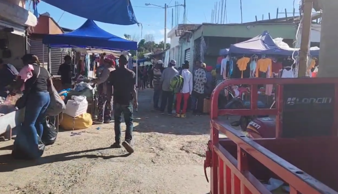 Aunque con timidez, comienzan a llegar compradores a mercado de Dajabón
