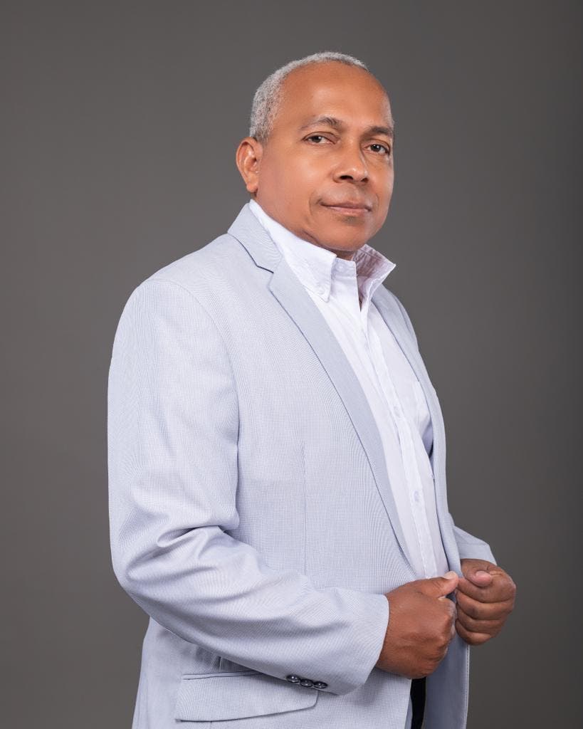 Carolina Mejia y Domingo Contreras entre la reeleccion y la