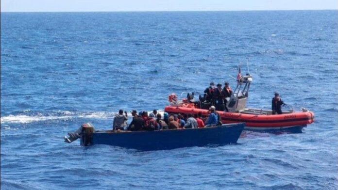 Detienen 63 migrantes cerca oeste de Puerto Rico