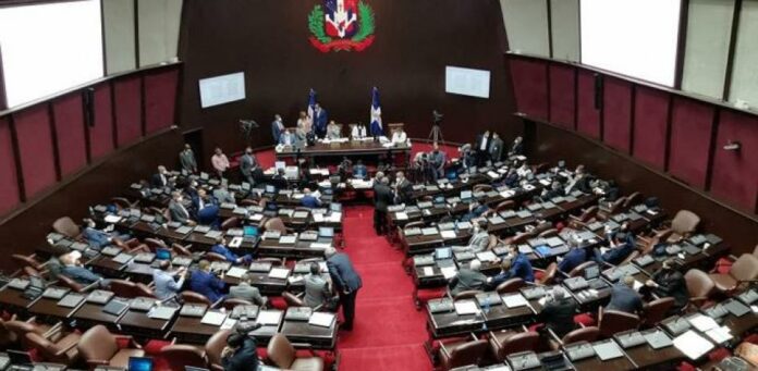 Diputados aprueban proyecto de ley que regula el DNI y otras iniciativas