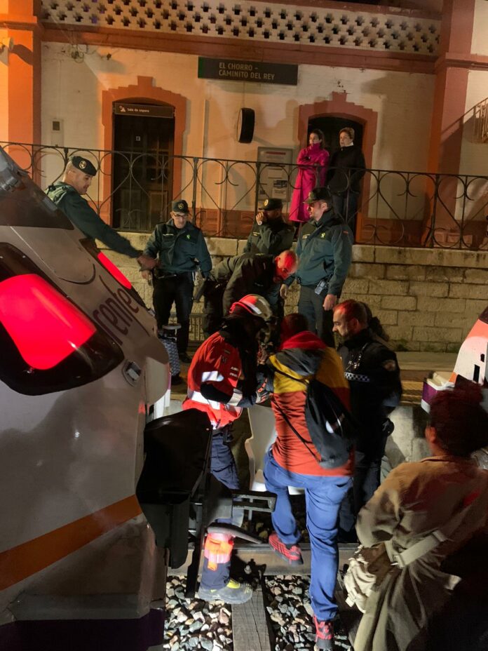 Dos trenes con más de 200 pasajeros chocan en Malaga, España
