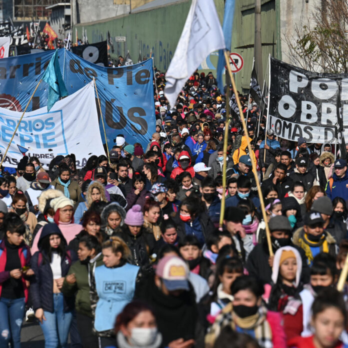 El Gobierno argentino quitará ayudas sociales a quienes asistan a protestas