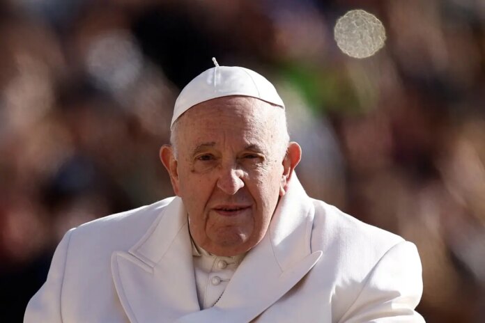 El papa Francisco y Zelenski hablaron por teléfono sobre  conflicto en Ucrania