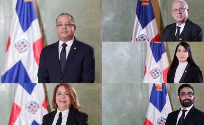 Escogencia jueces Tribunal Constitucional: opiniones a favor y en contra