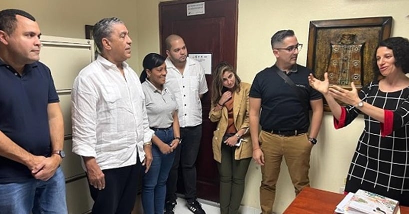 Espaillat finaliza periplo en RD se reunio con Abinader y