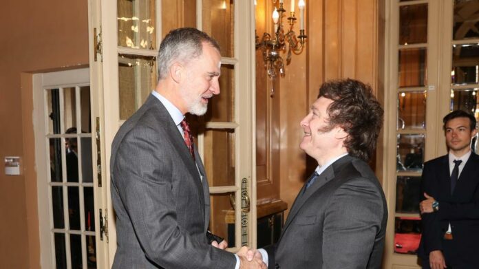 Felipe VI se reúne con Javier Milei en la Cancillería argentina