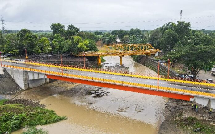 Gobierno entrega dos puentes en La Vega y Puerto Plata