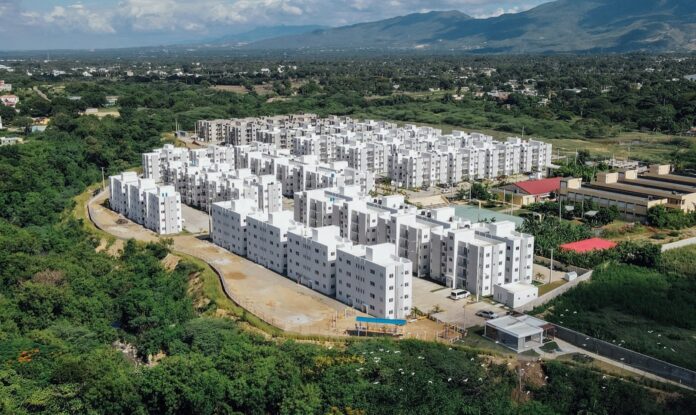 Gobierno entregará apartamento a mujer e hija que perdieron vivienda en Los Tamarindos por lluvias