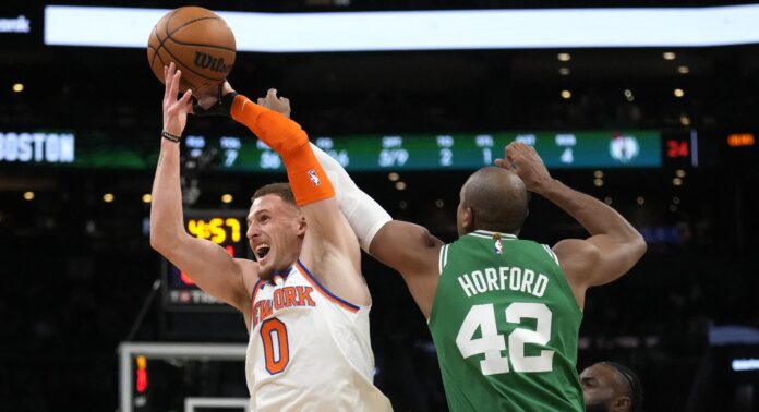 Horford logra un doble doble en victoria; Towns encesta 24