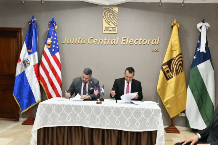 JCE firma acuerdo con Policía de Nueva York para garantizar integridad del proceso