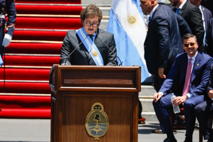Javier Milei juró «por Dios y por la patria» como nuevo presidente de Argentina