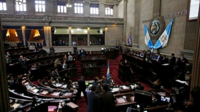 Juez dicta sentencia en supuesto caso contra el presidente electo de Guatemala