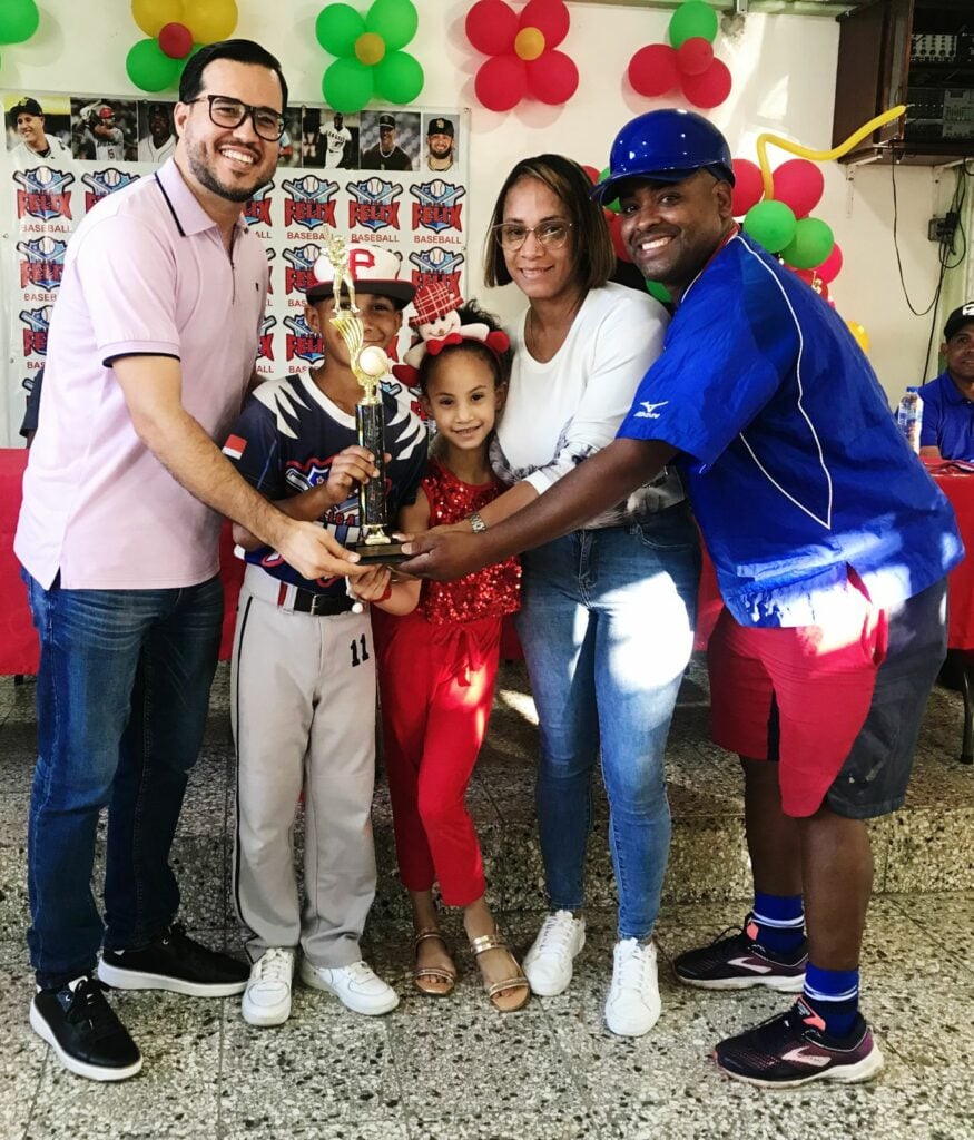 Liga Felix reconoce al periodista William Aish