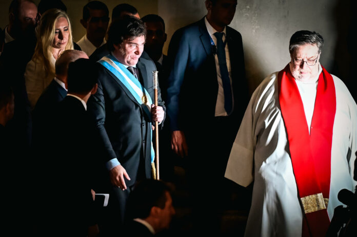 Milei y su gabinete acuden a un “acto interreligioso” en la Catedral de Buenos Aires