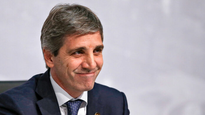 Ministro de Economía argentino ratifica que habrá privatización de empresas estatales “en corto plazo”