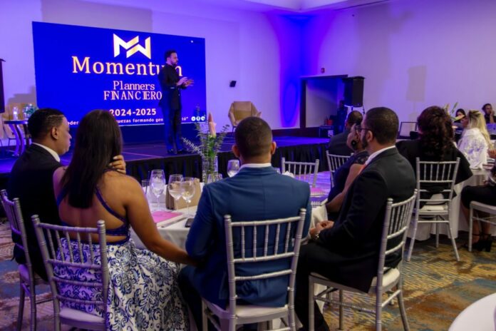 Momentum presenta plan de cómo vivir un 2024 sin deudas
