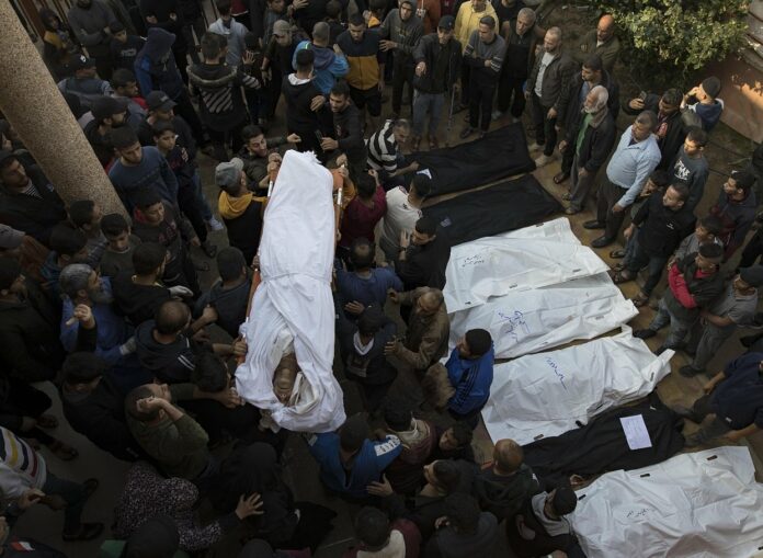 Muertos Gaza pasan 21 mil; denuncian robo de órganos