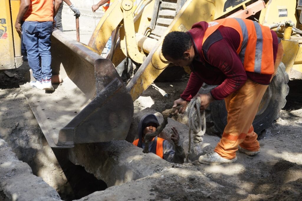 Obras Publicas recupera sistema de drenaje oculto en la Isabel