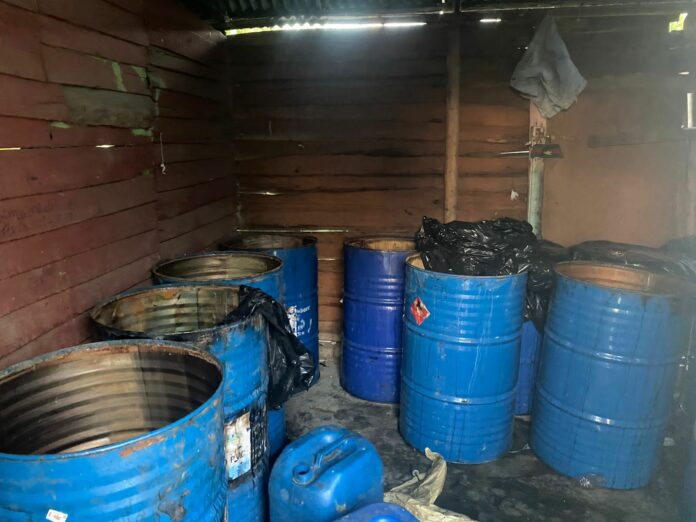 PN y MP desmantelan fábrica de bebidas adulteradas en Navarrete