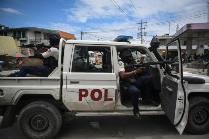 Policía jamaicana anuncia que primer grupo de agentes haitianos completó formación
