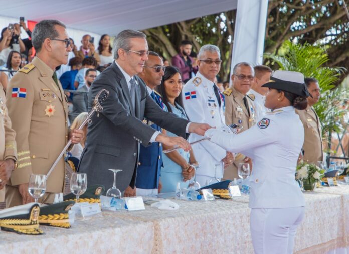 Presidente Abinader encabeza graduación cadetes de la Fuerza Aérea