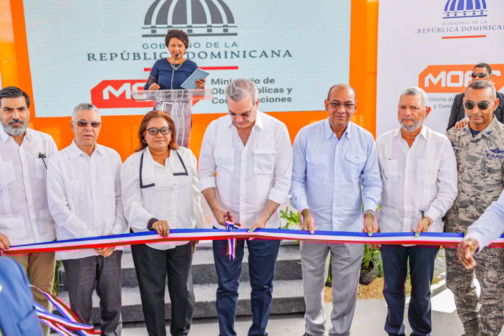 Presidente Abinader inaugura Avenida Freddy Beras Goico en Santo Domingo