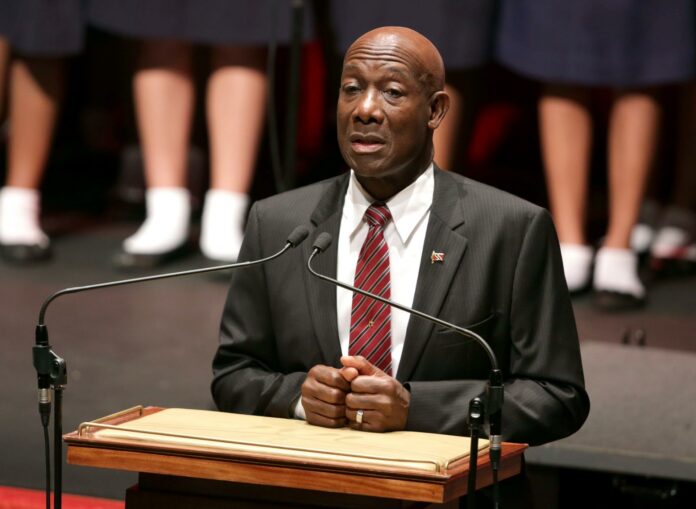 Sentencian a 14 días a hombre que amenazó de muerte al primer ministro de Trinidad y Tobago