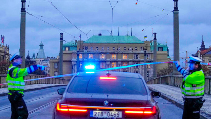 Un tiroteo en universidad de Praga deja varios muertos y decenas de heridos