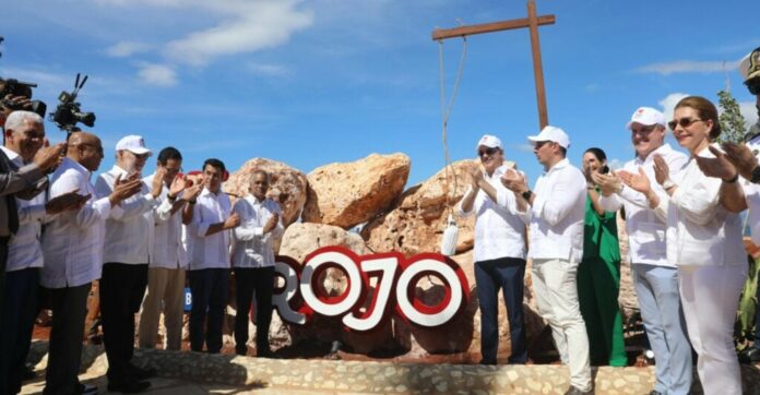 Presidente Abinader recibe primer crucero en Cabo Rojo