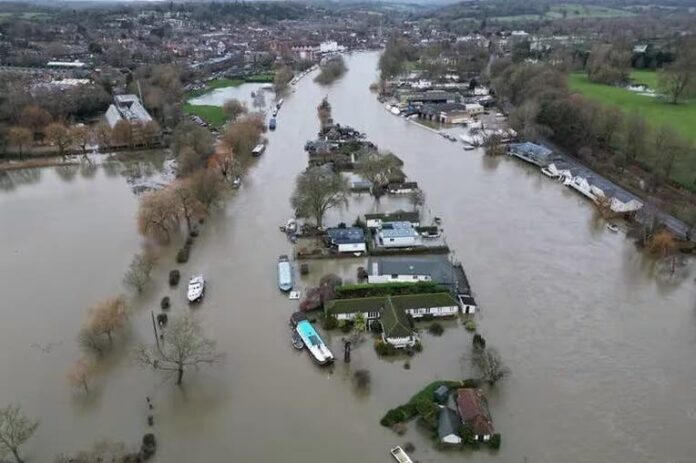 Cientos de hogares fueron evacuados tras inundaciones en Inglaterra