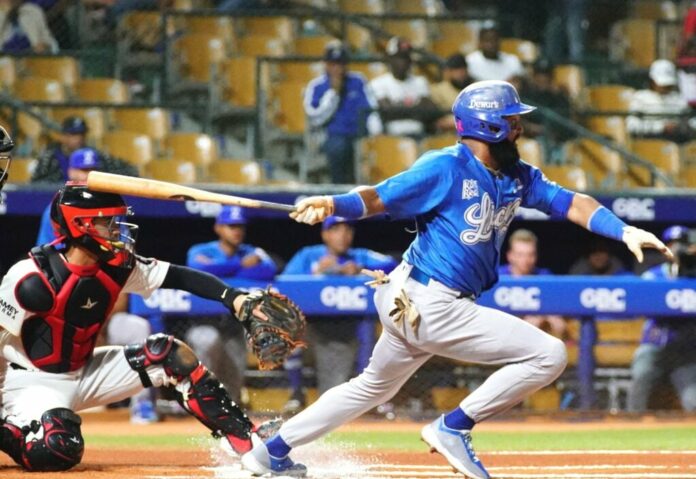 ¡Desquite! Licey da golpe letal al León