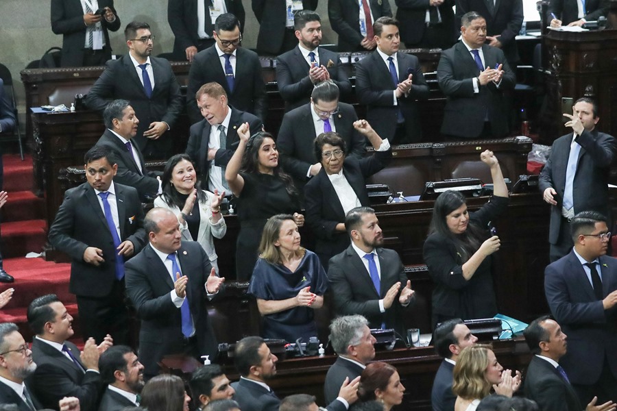 1705325650 566 Bernardo Arevalo asume presidencia de Guatemala con 10 horas de