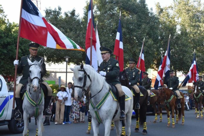 Cientos disfrutan de exhibición y cabalgata duartiana en Zona Colonial