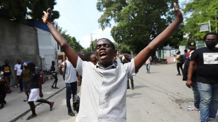 Sigue el caos en Haití; bandas secuestran seis monjas