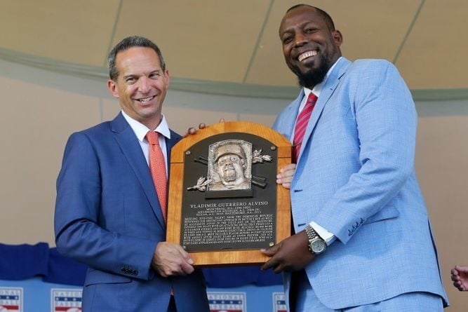 1706069050 758 Adrian Beltre llevo a 19 el numero de latinos en
