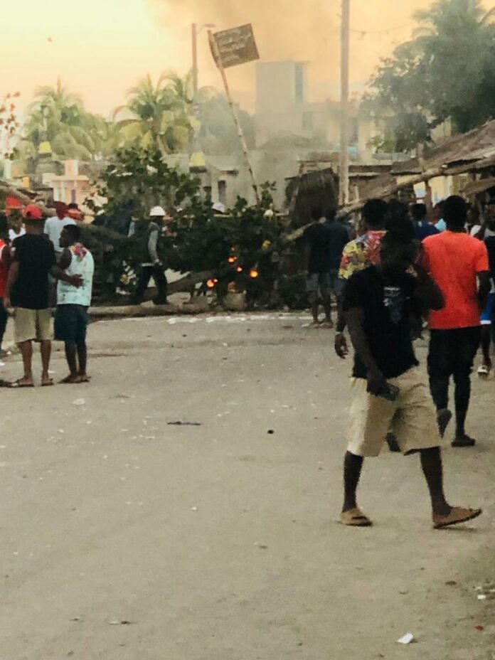 Haitianos obstaculizan paso a Zona Franca de Codevi