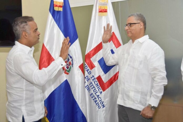 Juramentan a Marino Esteban Vílchez Sánchez como subdirector de Titulación para la región sur