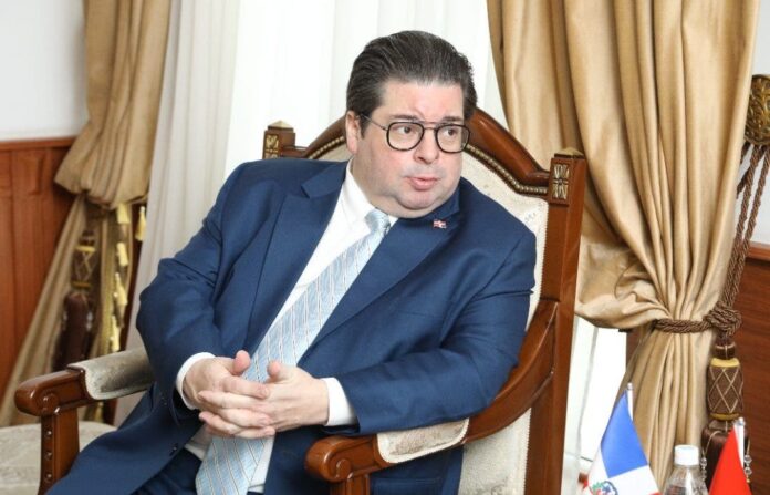 Abinader declara duelo nacional por muerte del embajador Dannenberg Castellanos