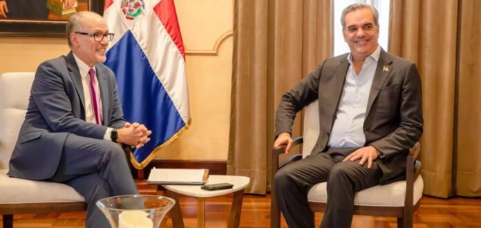 Abinader y asesor de Biden abordan temas región