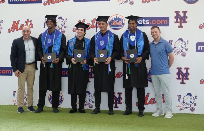 Academia de Mets celebra graduación de prospectos