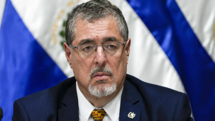 Aumenta tensión en Guatemala: cancilleres se reunen ante la demora de la investidura de Arévalo