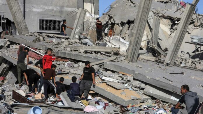 Ayuda para civiles y medicamentos para rehenes israelíes entran a Gaza por acuerdo catarí