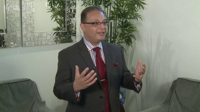 CARD: un gremio acéfalo del cual penden 2 cabezas