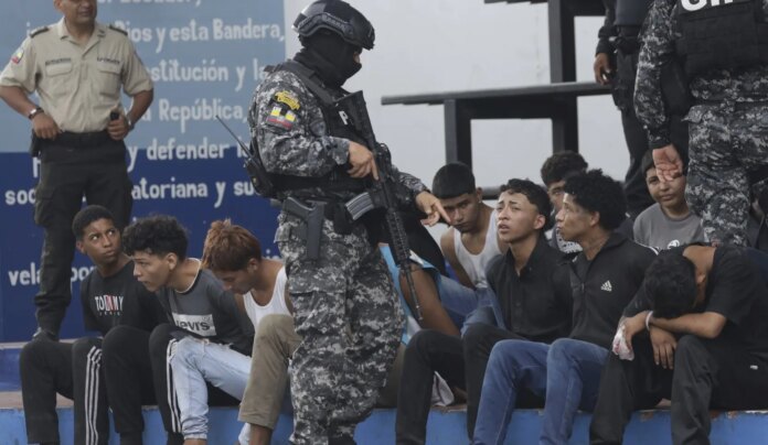Capturan a 329 ligan ola violencia sacude a Ecuador