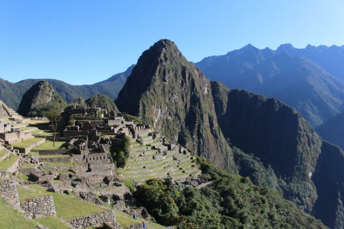 Cierran acceso en tren al monumento de Machu Picchu por protestas de pobladores