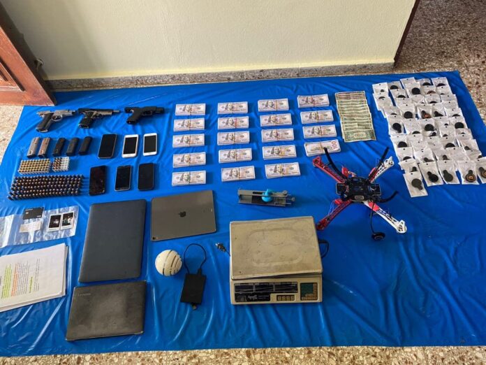 DNCD y Ministerio Público decomisan drogas e incautan armas de fuego