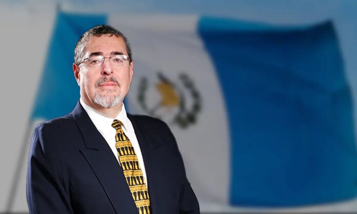 EE.UU. amenaza con suspender la cooperación con Guatemala si Arévalo no asume el poder