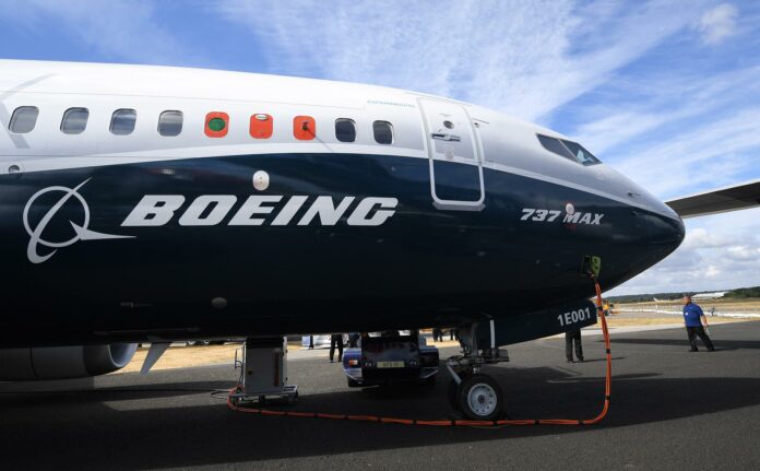 EE.UU. ordena inmovilizar temporalmente algunos Boeing 737 Max tras incidente con un avión